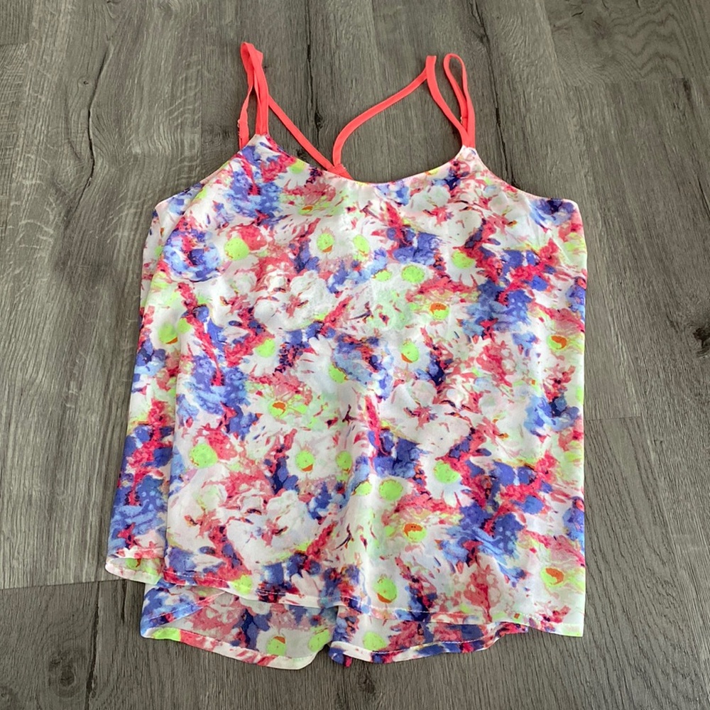 Beautiful lace back tank, lightweight